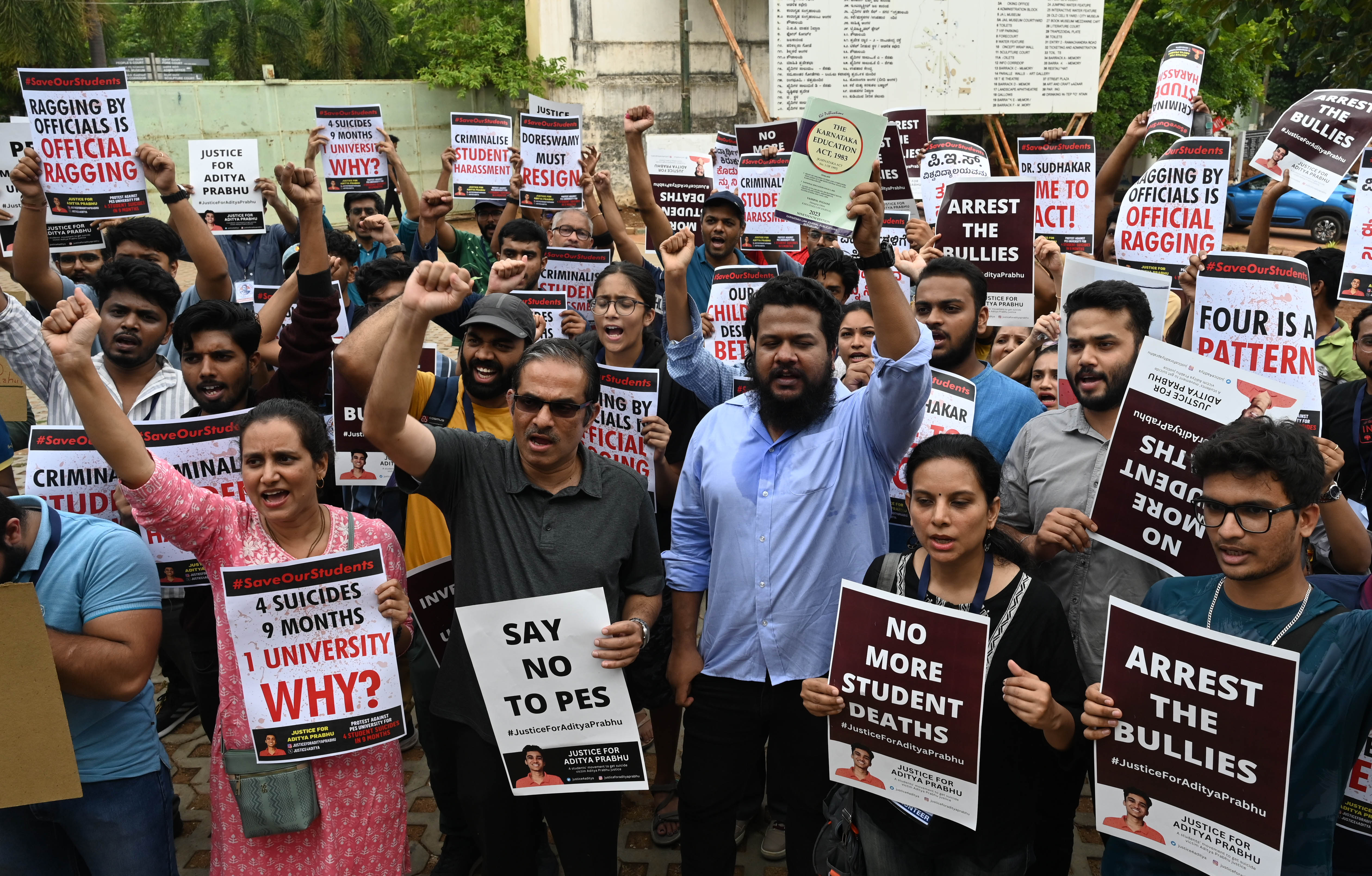 https://salarnews.in/public/uploads/images/newsimages/maannewsimage18052024_231404_protest 1.jpg